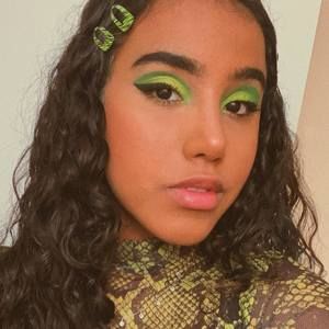 Meet your Posher, Julyana